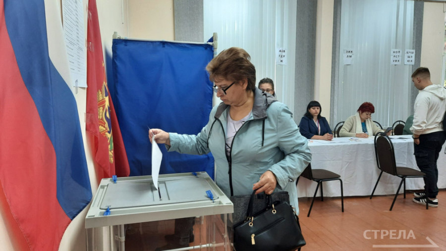 В Брянске с самого утра на участки для голосования идут избиратели