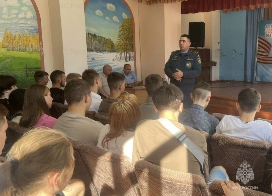 В Унече сотрудники ОНДПР провели для учащихся техникума им. А.В. Рассказы мероприятие по пожарной безопасности