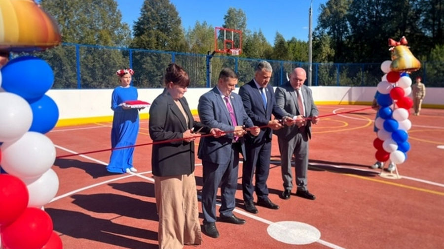 В брянском поселке Бытошь открыли «умную» спортплощадку