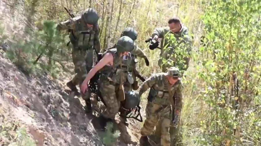 Юные патриоты показали свои навыки на «Тропе героев» на Брянщине