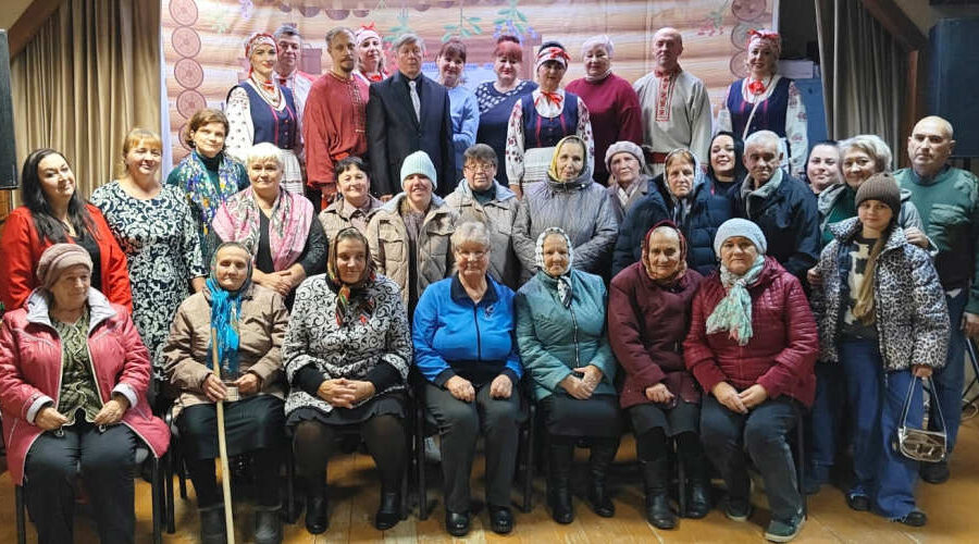 В Унечском районе артисты клуба им. 1 Мая дали концерт в Слободе-Селецкой