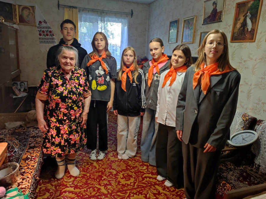 Унечские тимуровцы школы №5 приняли участие в добровольческой акции «Осенняя неделя добра»