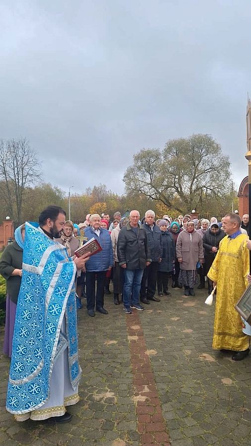 В день престольного праздника в Унечском селе Белогорщь провели чин освящения Поклонного креста