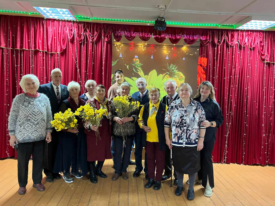 В Унечском горпарке в честь Дня пожилого человека прошел праздничный концерт