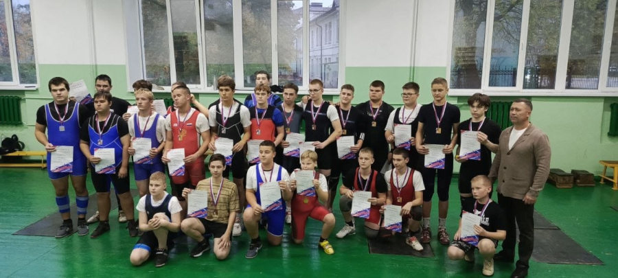 Унечские спортсмены стали победителями и призерами Первенства г. Клинцы по тяжелой атлетике
