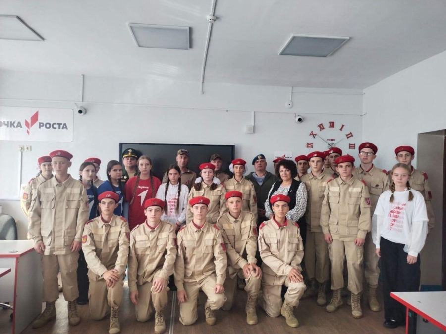 В Унече учащиеся школы №1 встретились с участниками СВО