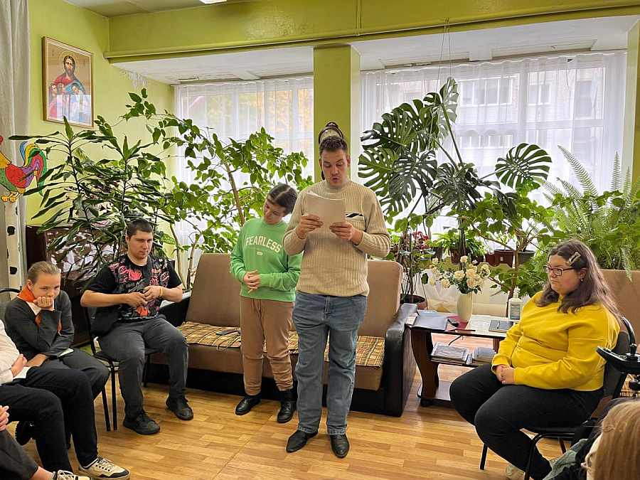 В Унече прошел поэтический конкурс чтецов «Словесные переливы золотой осени»