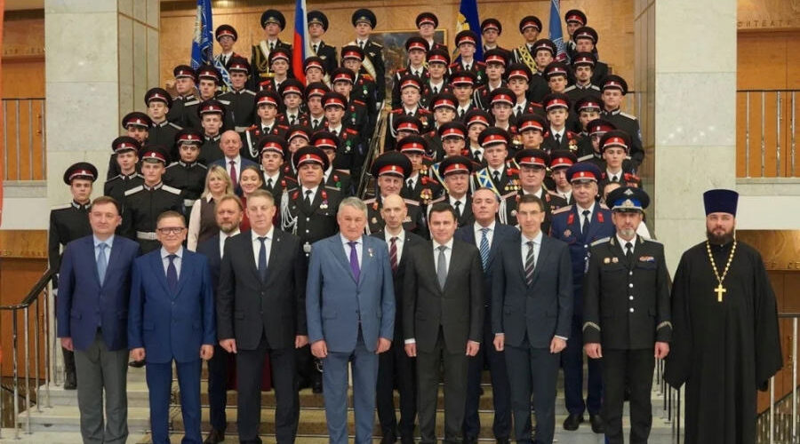 Стародубским кадетам вручили знамя Президента РФ