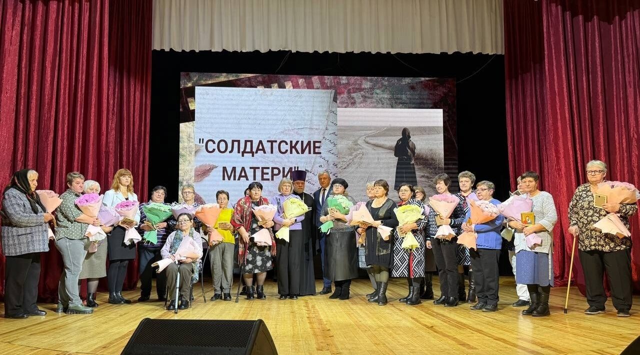 В Унече прошло торжественное мероприятие «Восславим женщину — мать! «.