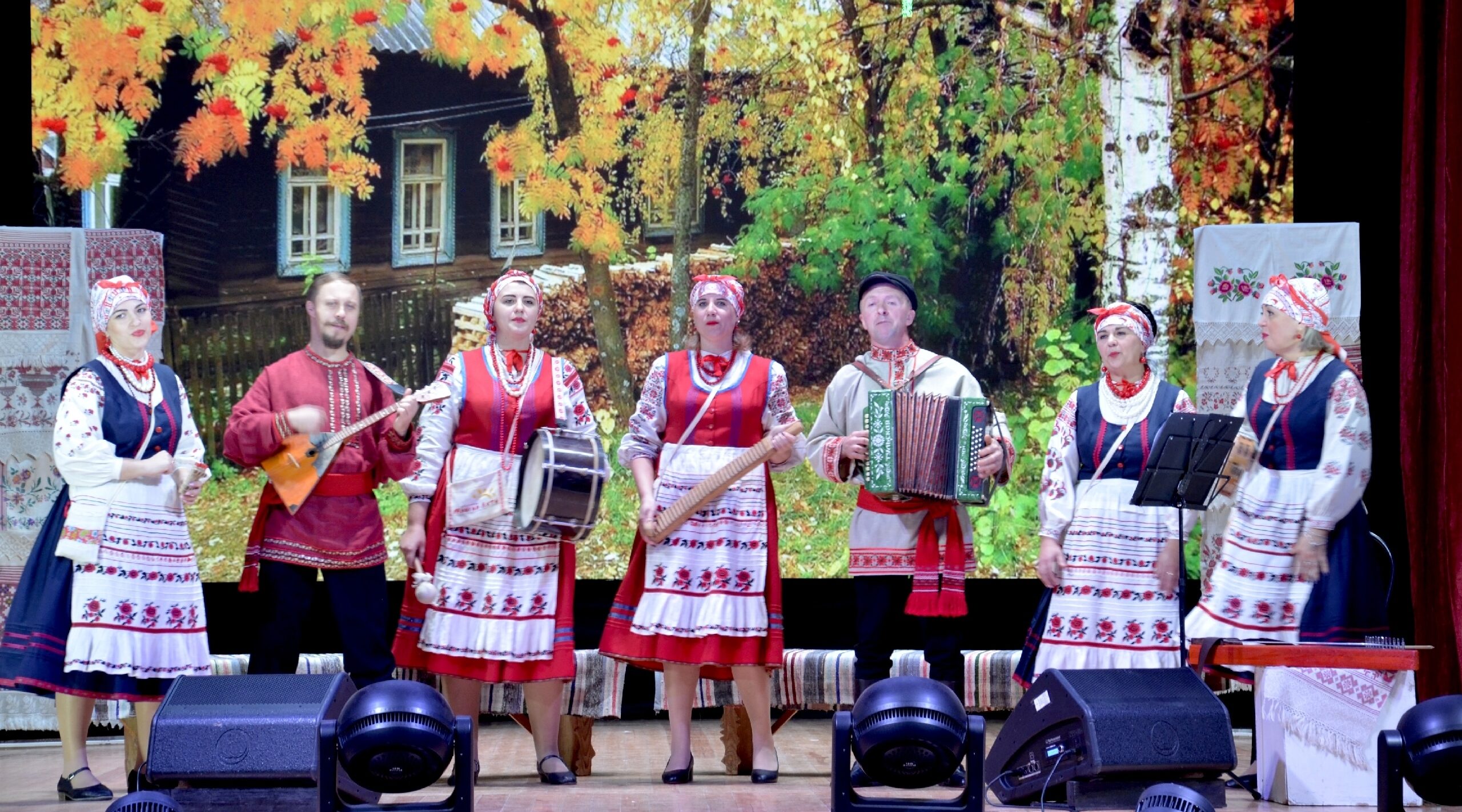 В Унече для студентов и преподавателей Техникума им. Рассказы провели фольклорную гостиную