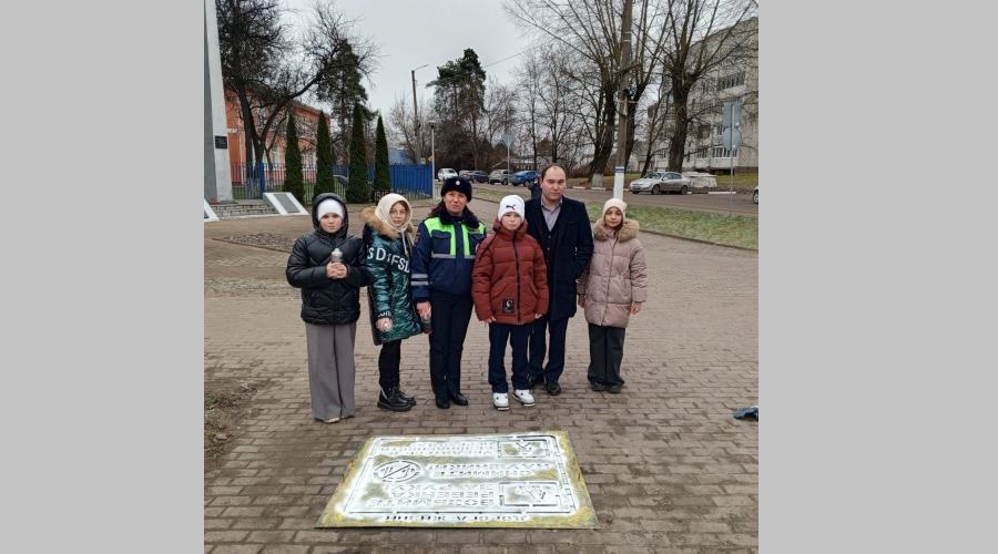 В Унече автоинспекторы и ЮИДовцы призывают пешеходов быть внимательными