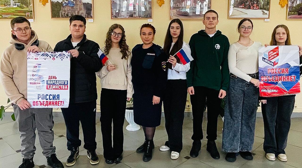 В Унече транспортные полицейские провели для школьников патриотическое мероприятие