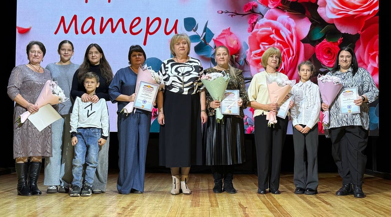 В Унече прошел праздничный концерт посвященный Дню матери