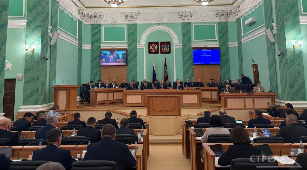 Губернатор Александр Богомаз выступил в областной Думе с докладом о развитии региона