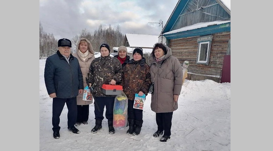Глава Унечского района Анатолий Кусков исполнил новогоднюю мечту Андрея и Евгения Черняковых