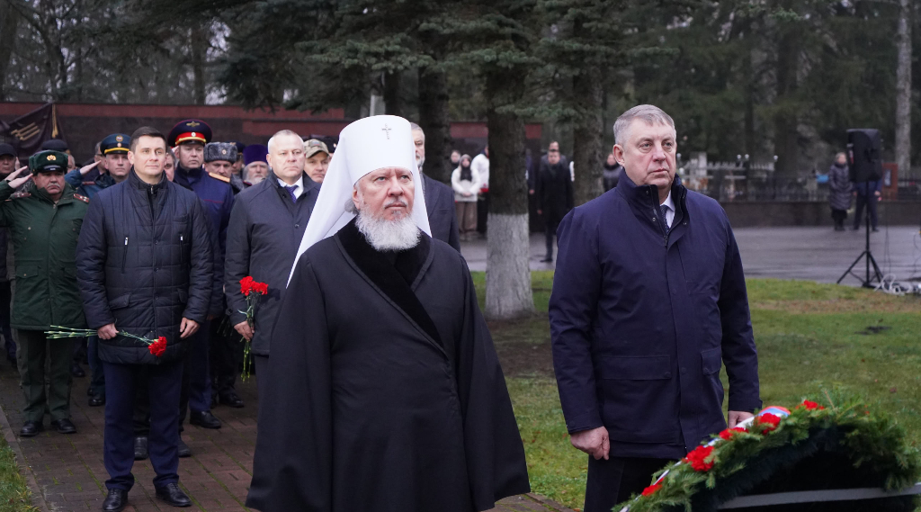 Губернатор Брянской области почтил память Неизвестного Солдата