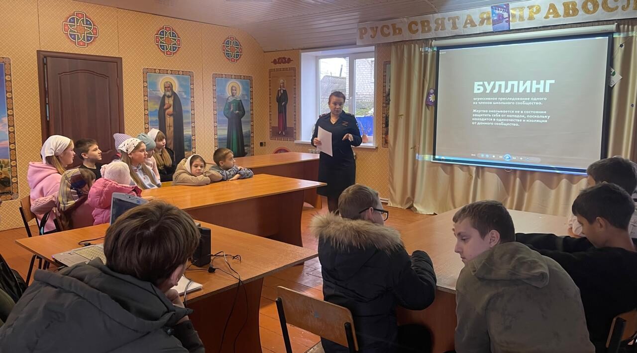 В Унече полицейские ЛОП провели для воспитанников воскресной школы в Храма Святителя Николая