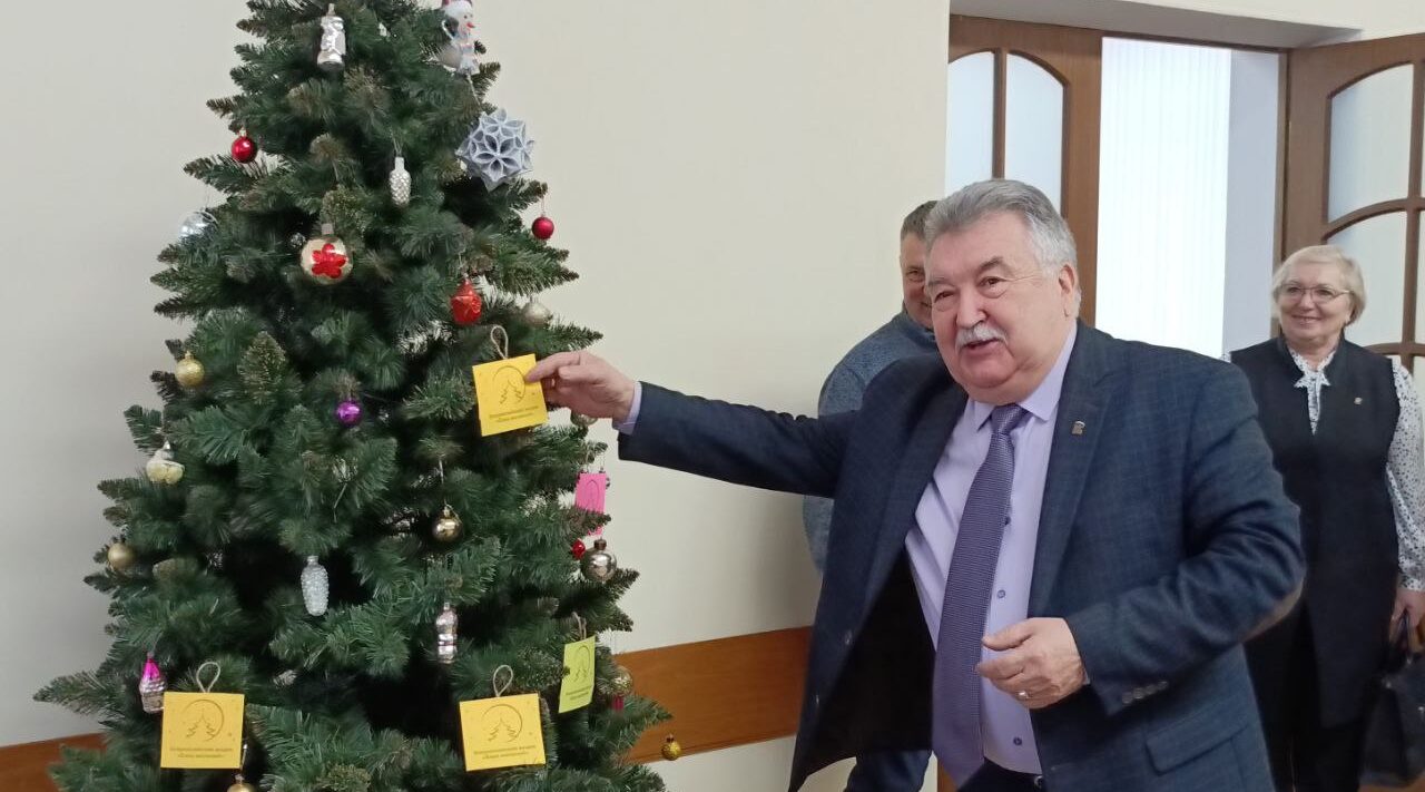 В Унече состоялась акция «Ёлка желаний»