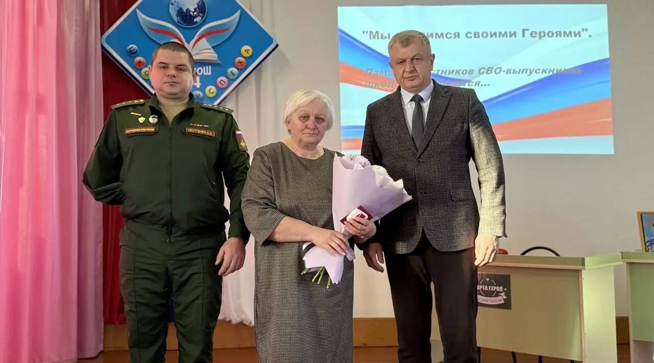 В Унече открыли Парты Героев