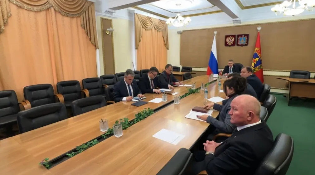 «Итоги года с Владимиром Путиным» смотрят Губернатор Александр Богомаз и его заместители