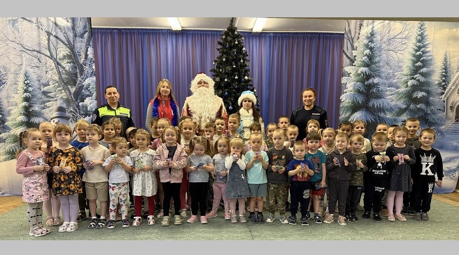 Транспортные полицейские г.Унеча провели для детей «Новогодние уроки безопасности»