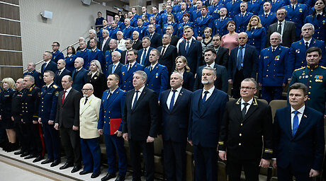 Губернатор Брянской области поздравил с праздником работников прокуратуры