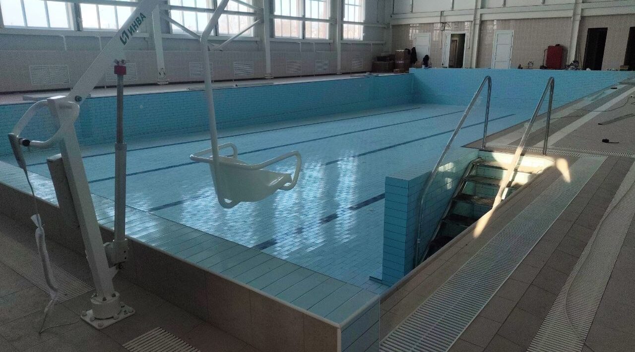 В новом спорткомплексе в Клетне установили оборудование