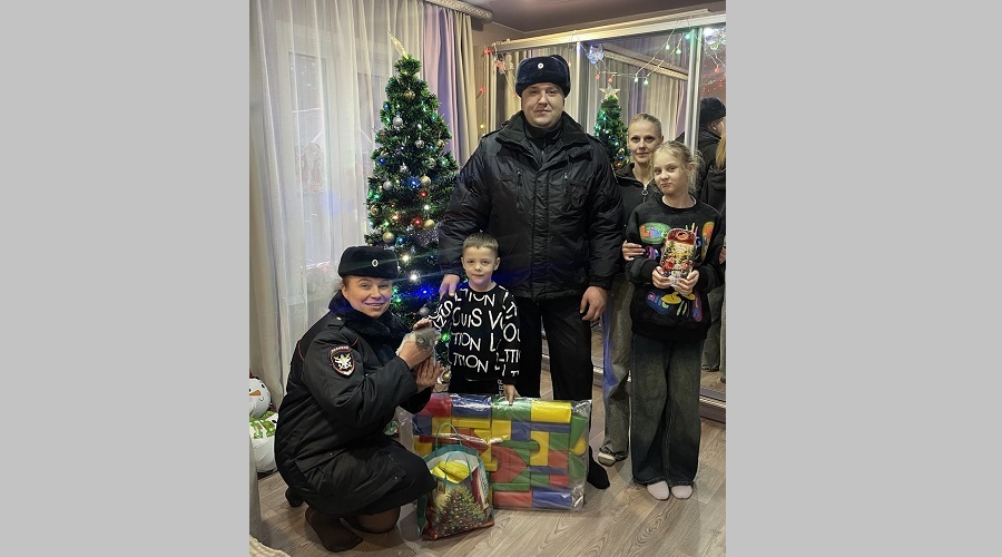 Сотрудники ЛОП на ж/д станции Унеча исполнили мечту юного земляка