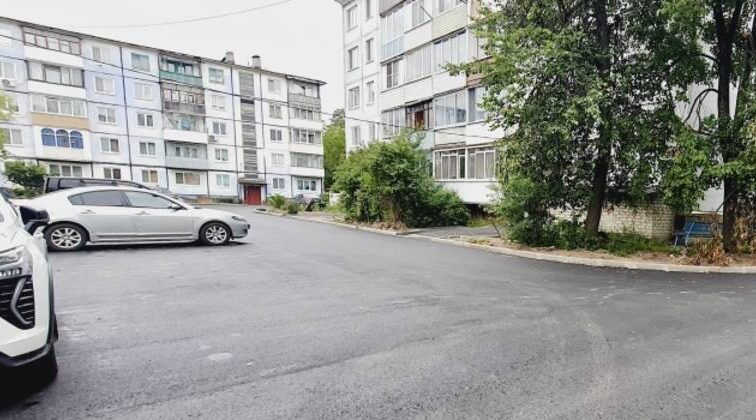 В 2025 году в Сельцо обустроили парковки и дворы