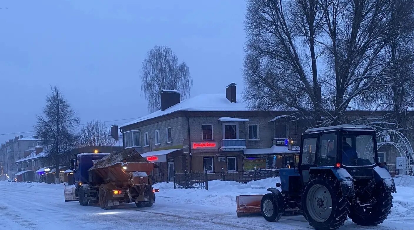 В Унечском районе очищаются дороги от снега