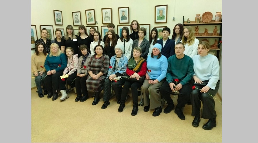 Унечские художники почтили память Героев-земляков