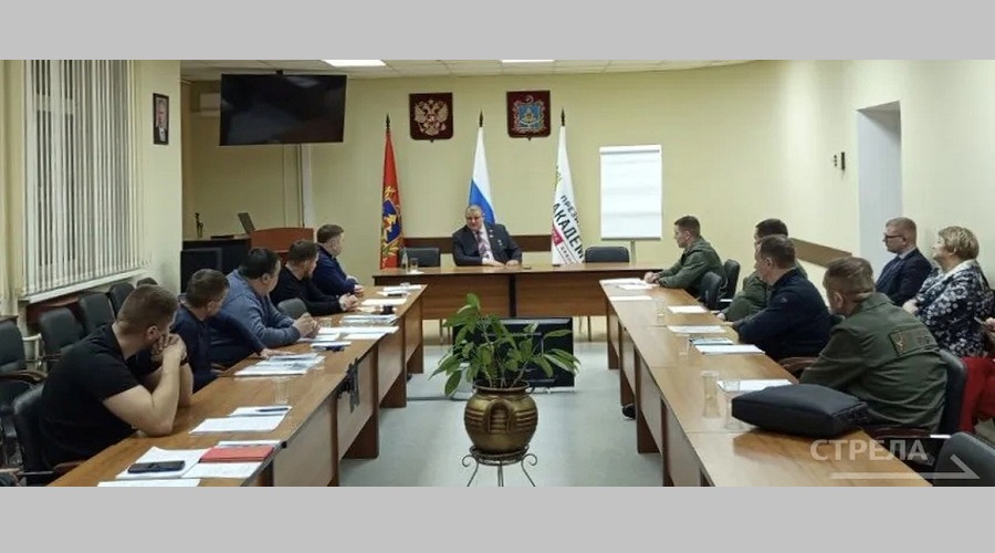 «Брянские герои» встретились с Героем России Александром Постоялко