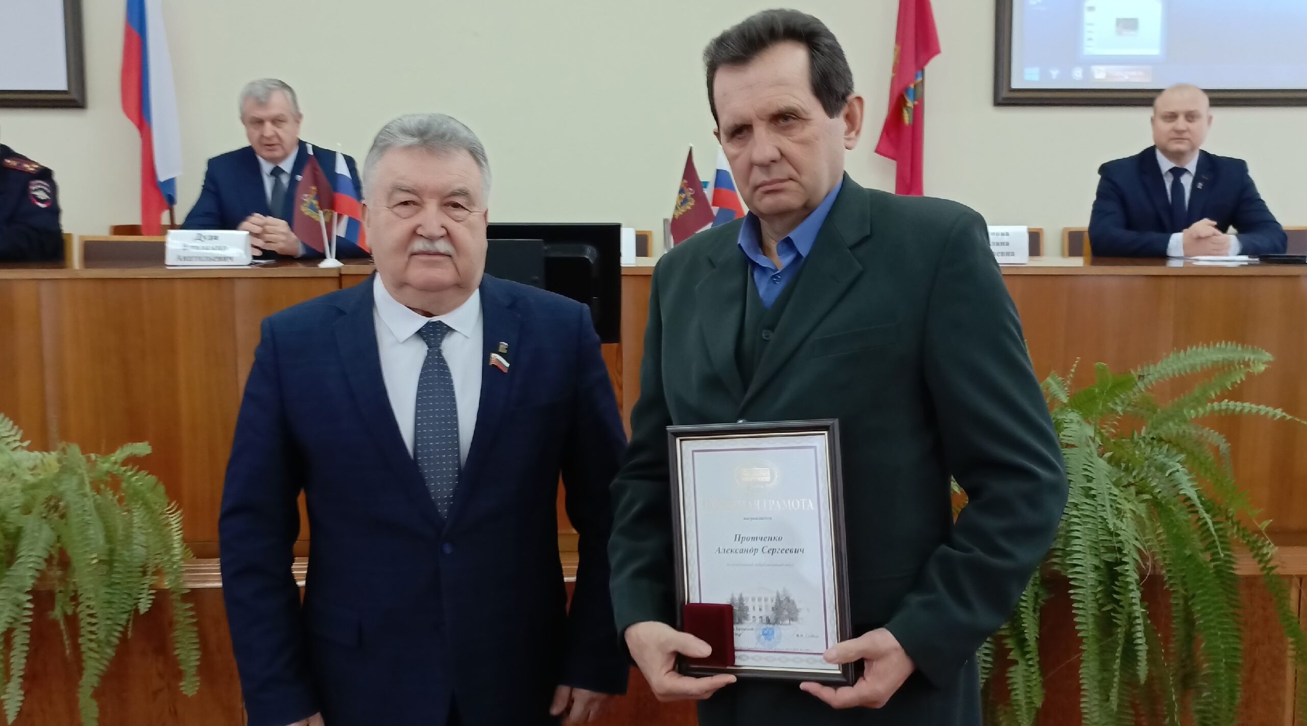 В Унече Почетными наградами отметили заслуги земляков