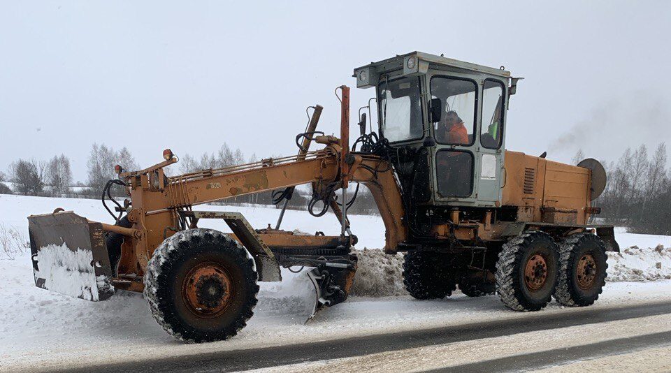 За минувшие сутки в Брянской области обработано почти 2 300 км автодорог