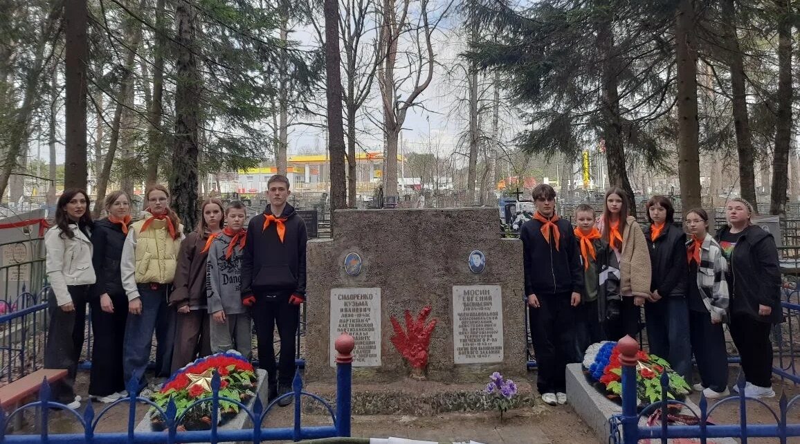 В Унече привели в порядок могилу героя-подпольщика Жени Мосина