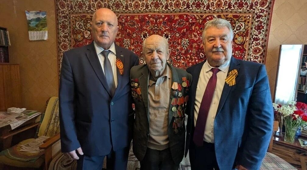 С Днём победы поздравили Почетного гражданина г. Унеча А.И. Ковалёва