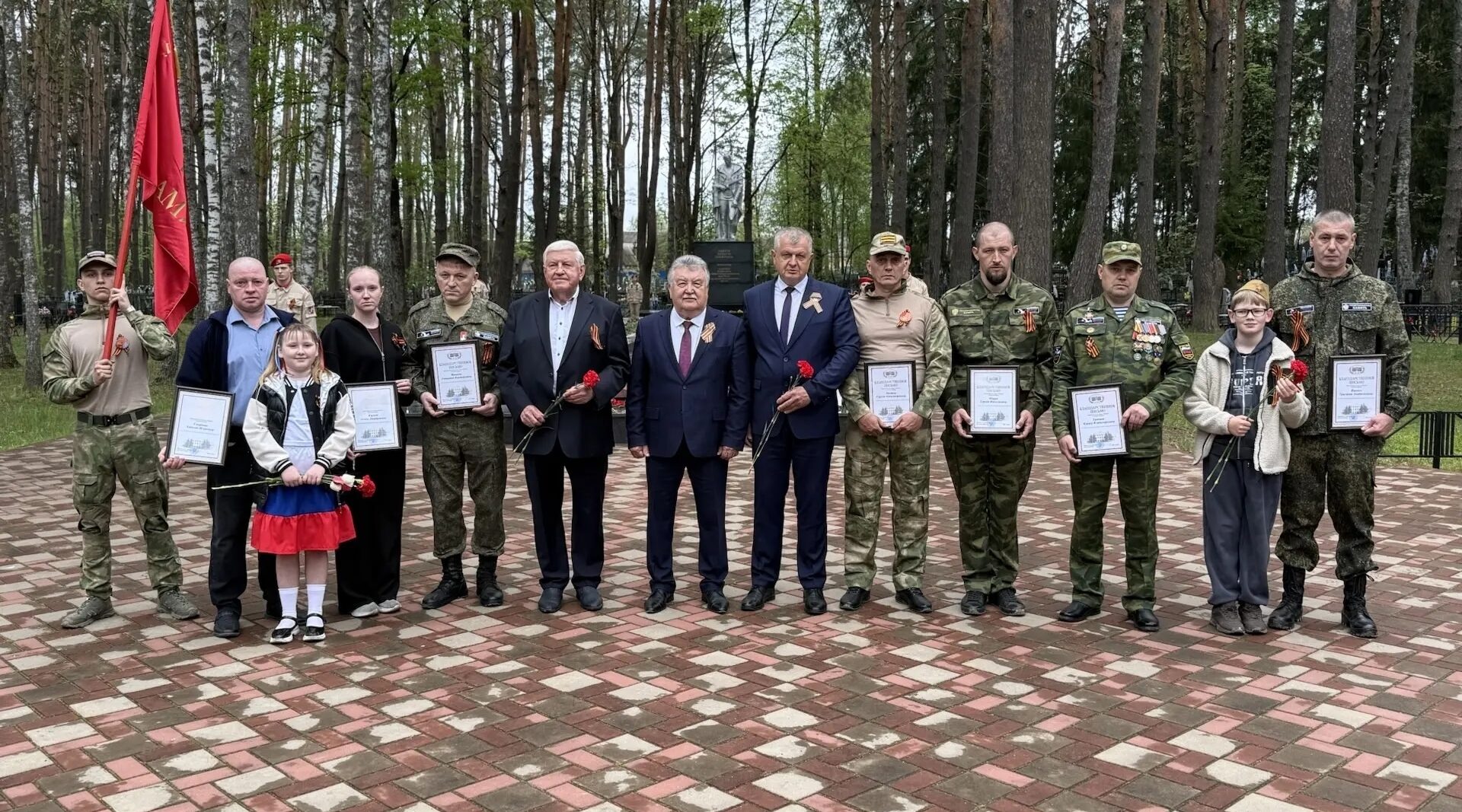 В День Победы глава Унечского района вручил Благодарственные письма  облдумы отряду «Память»