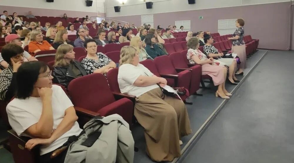 В Унечском районе прошли родительские собрания по безопасности школьников во время летних каникул