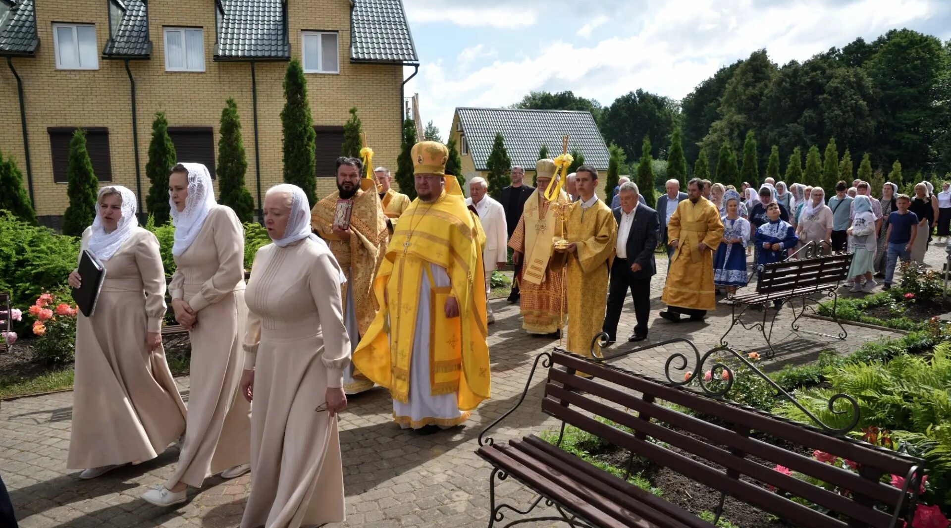 В Храме Унечского села Белогорщь состоялось архиерейское богослужение