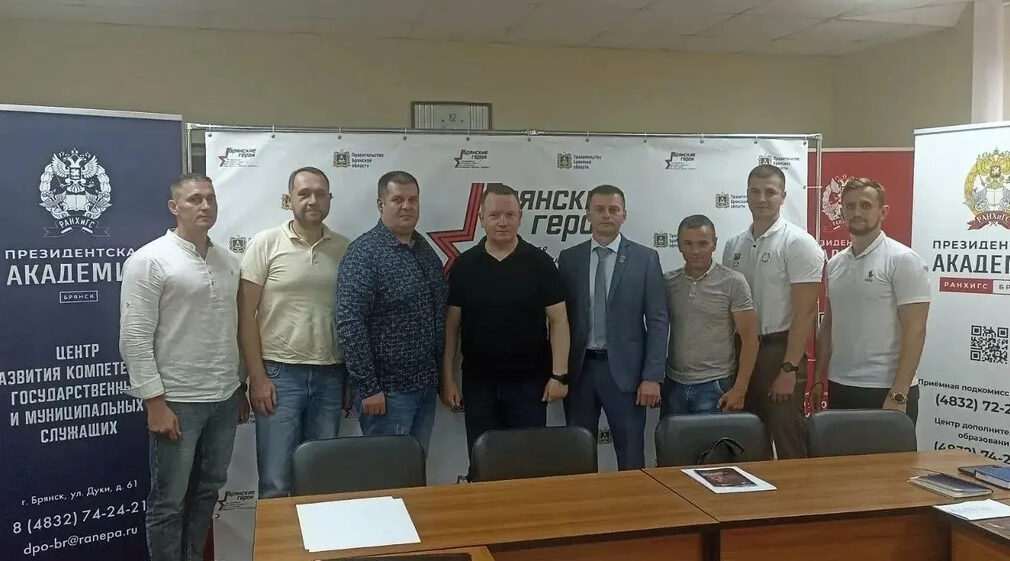 Для «Брянских Героев» провел занятие глава администрации города Сельцо Максим Гришков