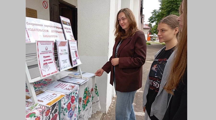 В Унече бережно собирают и показывают память, традиции, красоту народного творчества