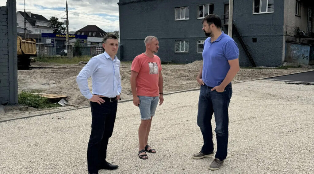 В Брянске асфальтируют «умную» спортплощадку