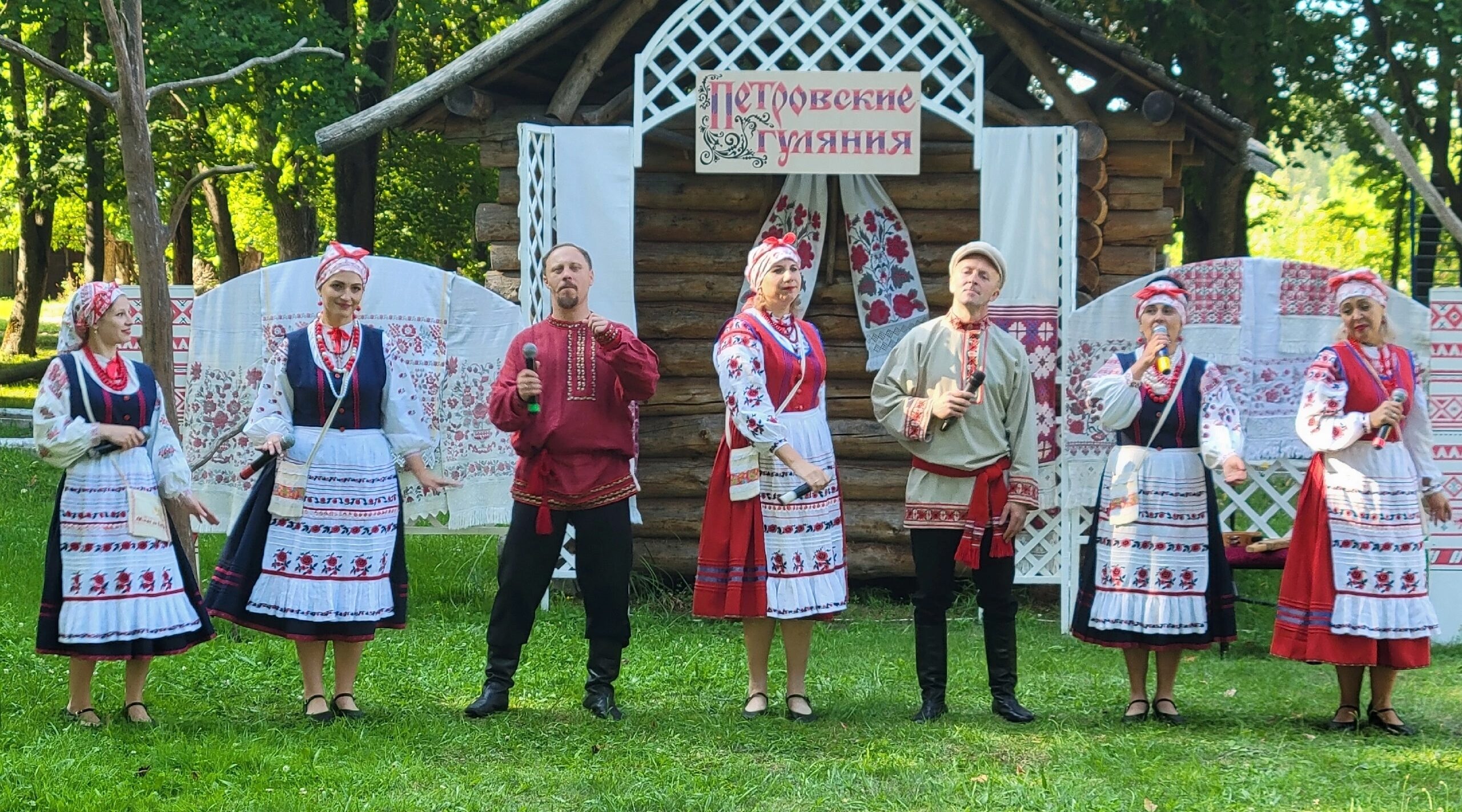 В Унечском Клубе им. 1 Мая прошла концертная программа «Петровский карагод»