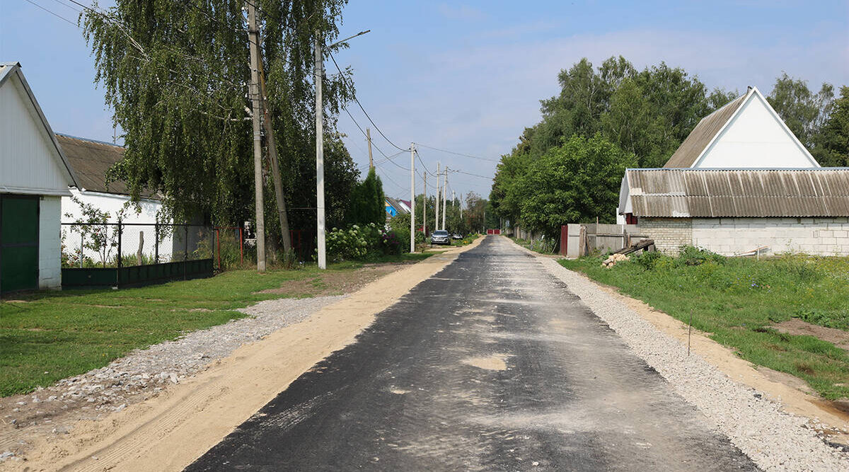 В поселке Комаричи завершается капремонт улицы Калинина