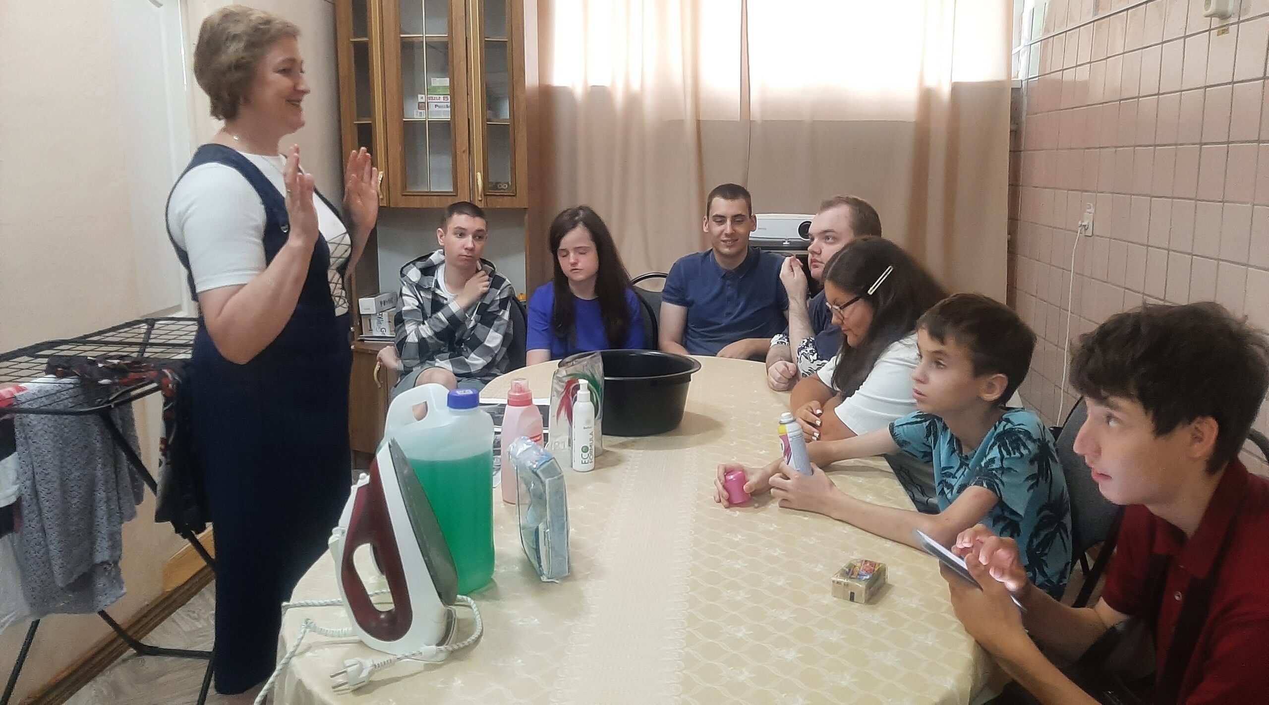 В Унече для участников клуба «Преодоление» провели мероприятие по маленьким хитростям в быту