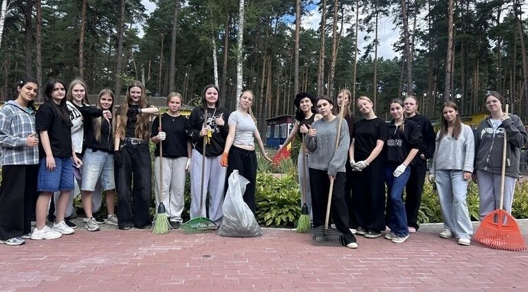 В лагере «Огонёк» для подростков стартовала профильная трудовая смена «Трудовой десант Брянщины»