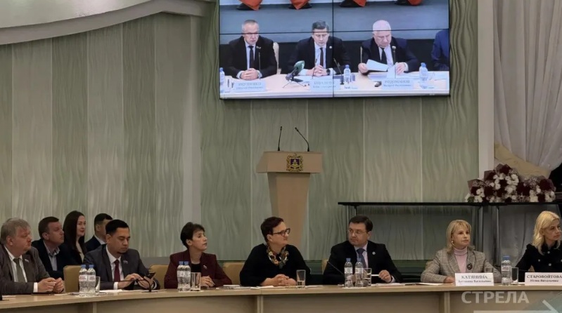 В Правительстве Брянской области проходит заседание с участием Егора Ковальчука