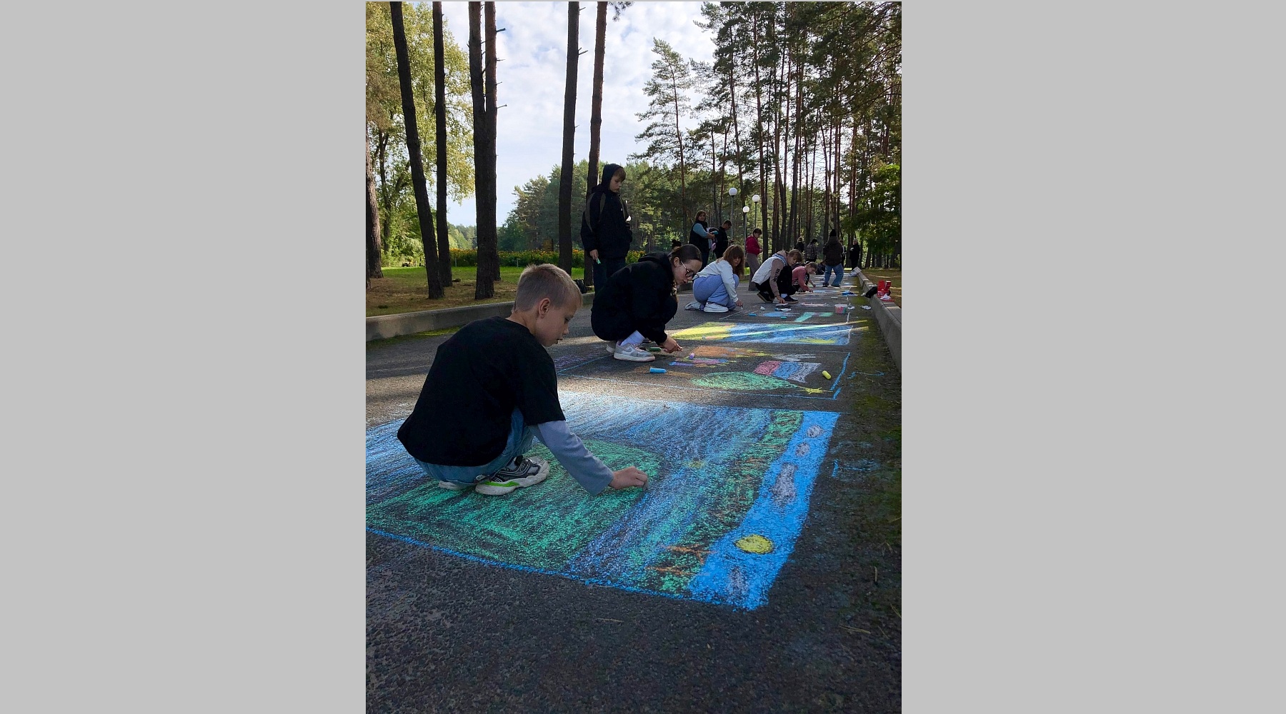 В Унече прошел городской конкурс рисунка на асфальте