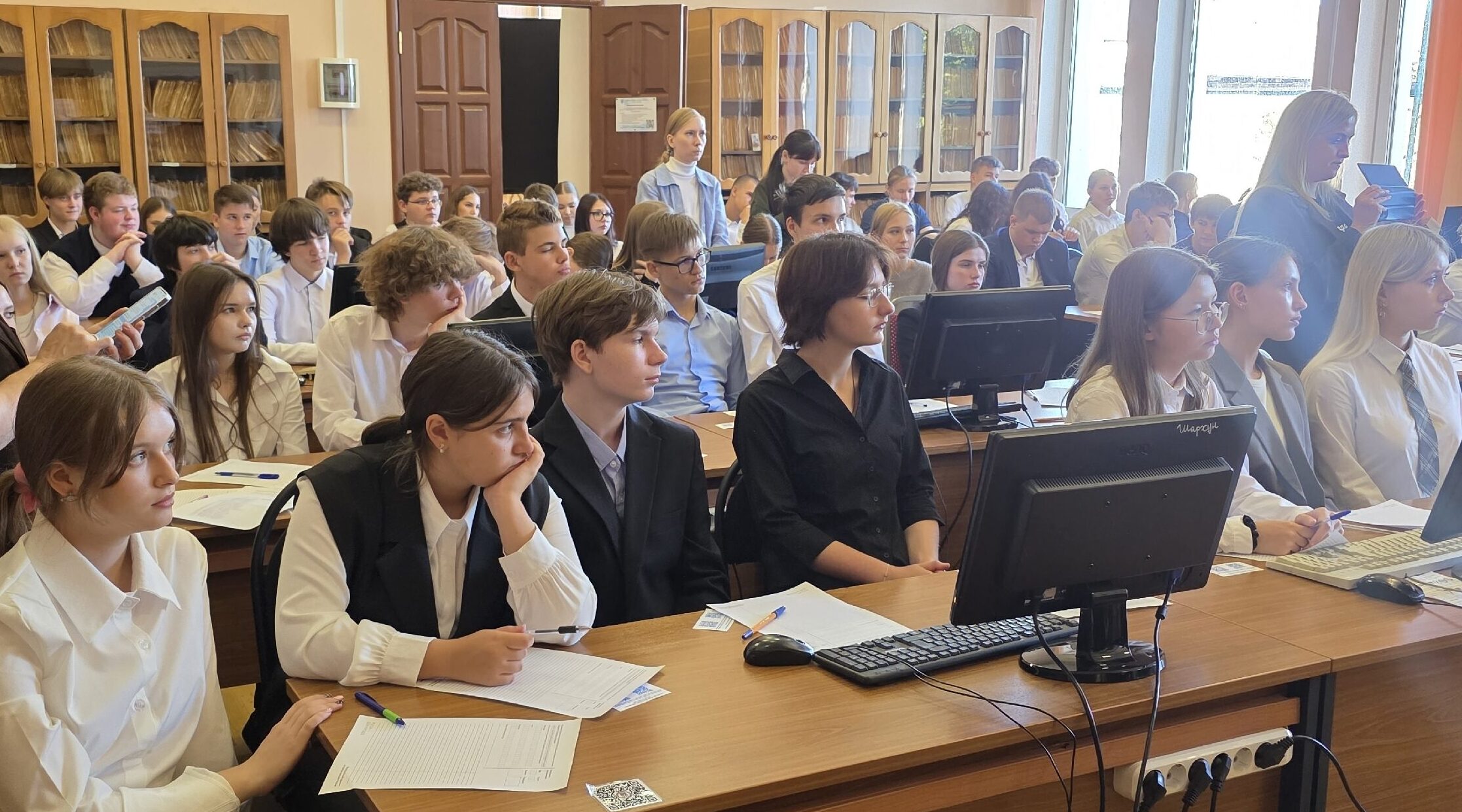 В Брянске впервые провели Всероссийский диктант «Россия — дом народов»