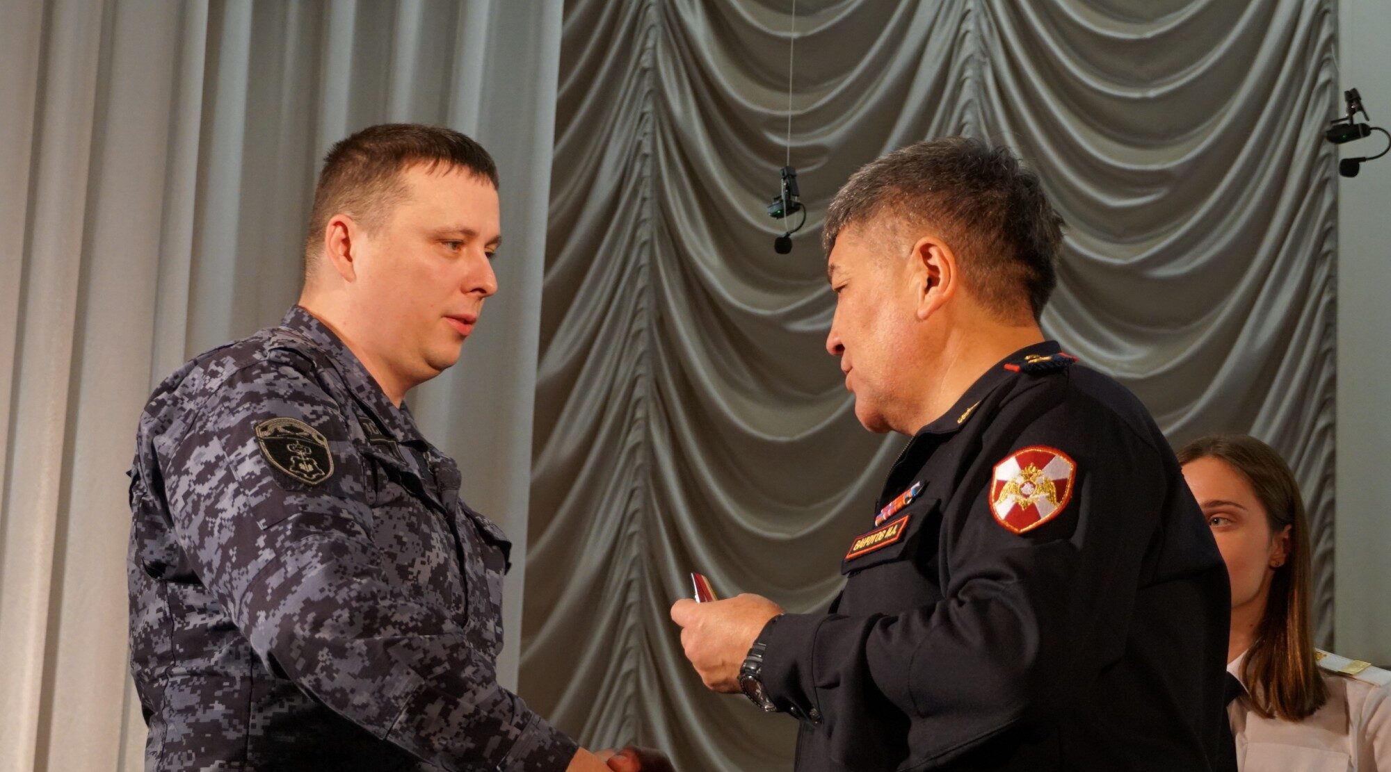 В Брянске наградили сотрудников вневедомственной охраны Росгвардии